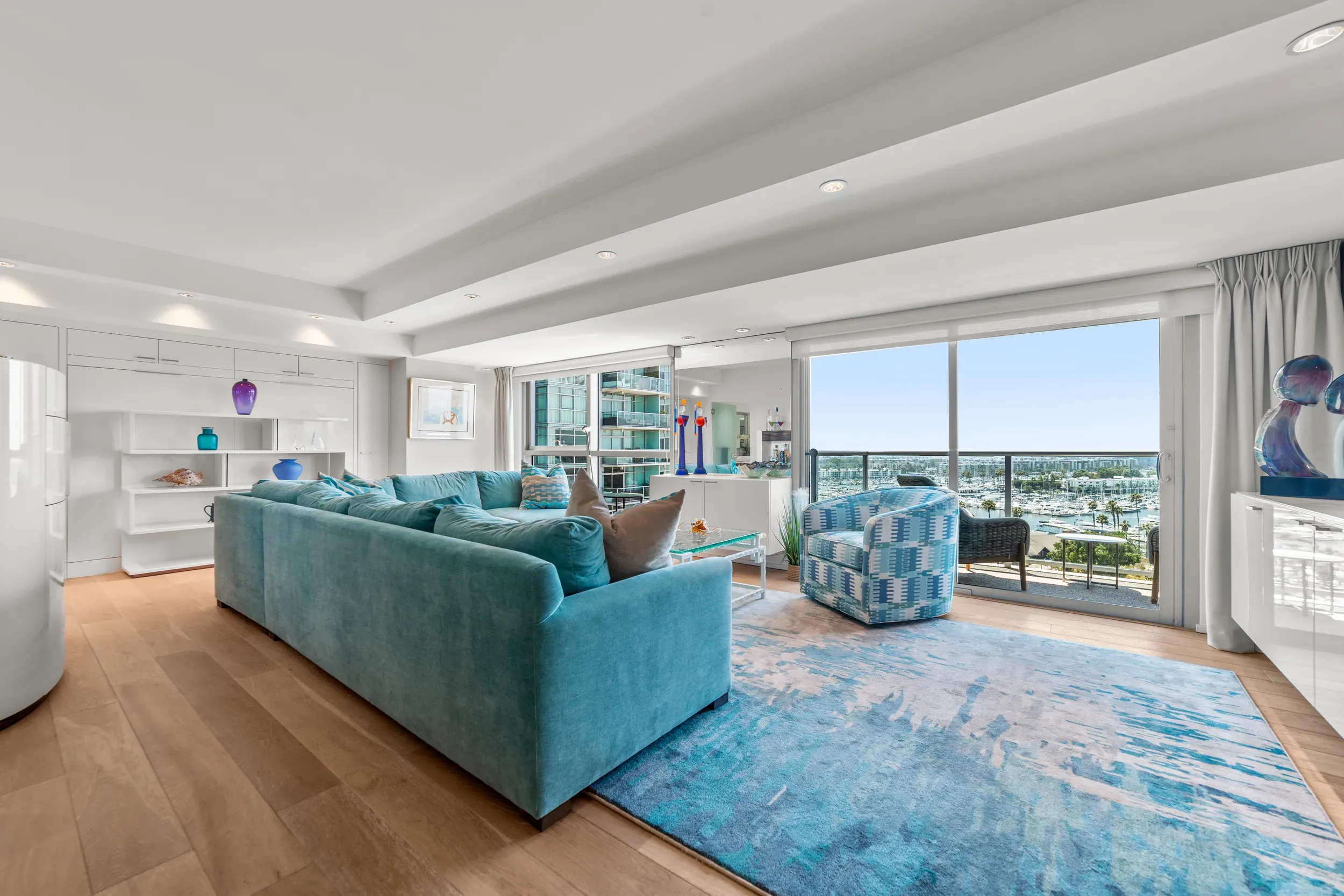 13700 Marina Pointe Dr #1416