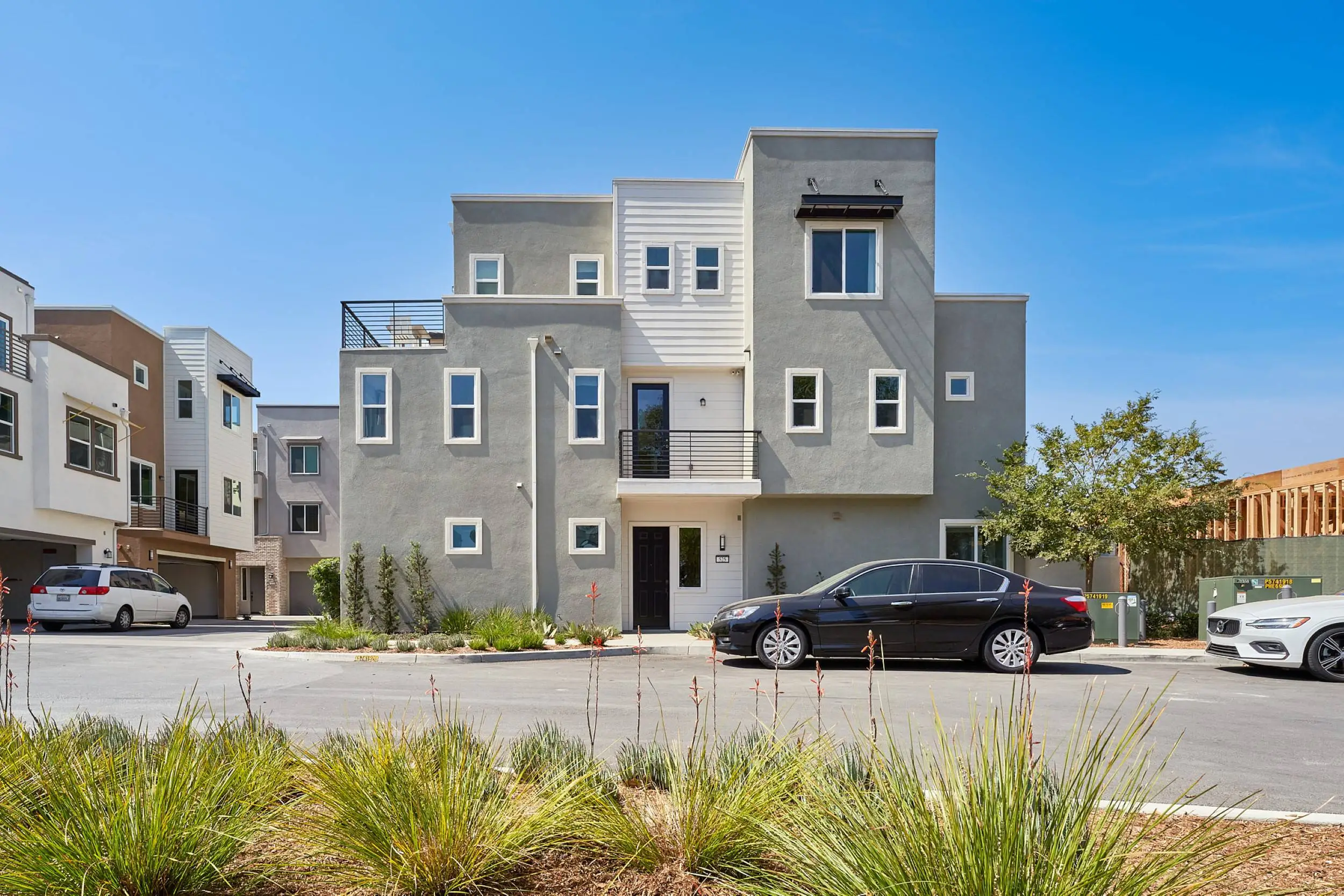 525 Daniel Freeman Circle 