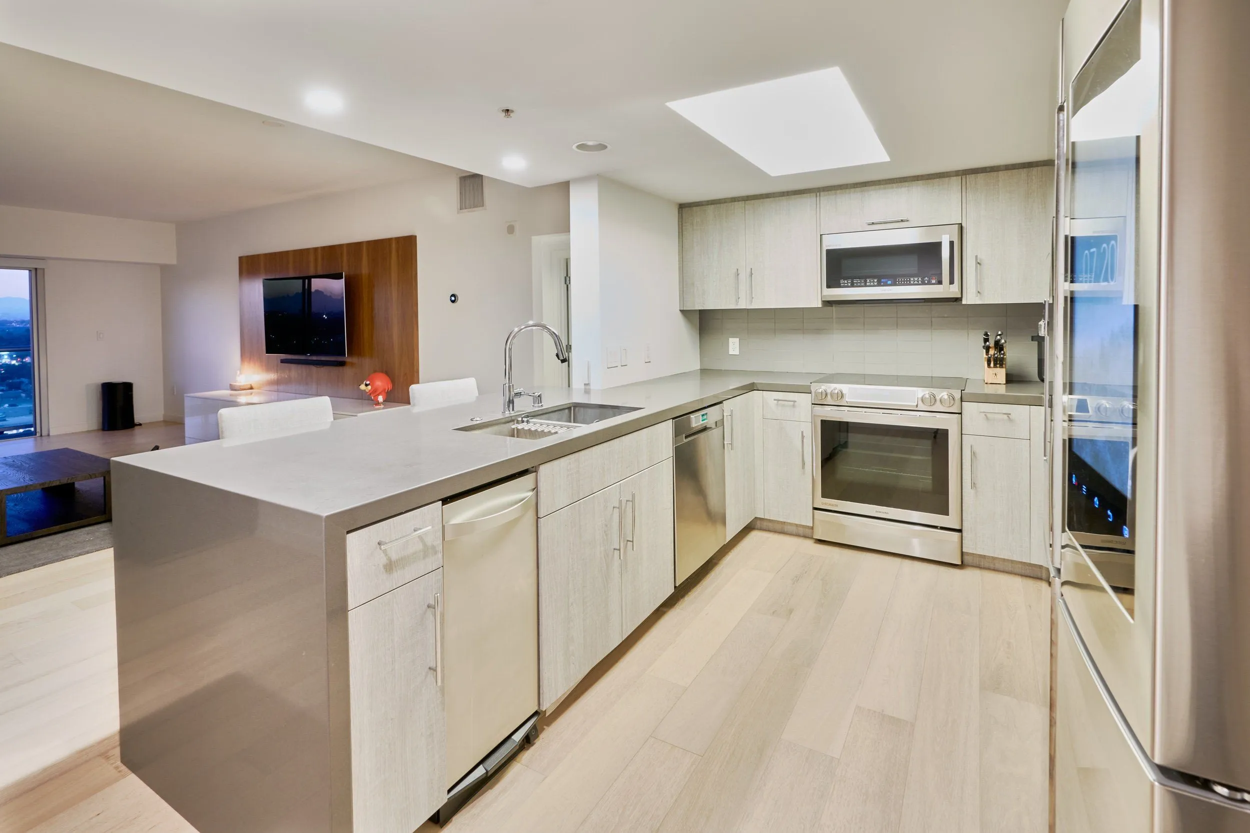 13700 Marina Pointe Dr #1118