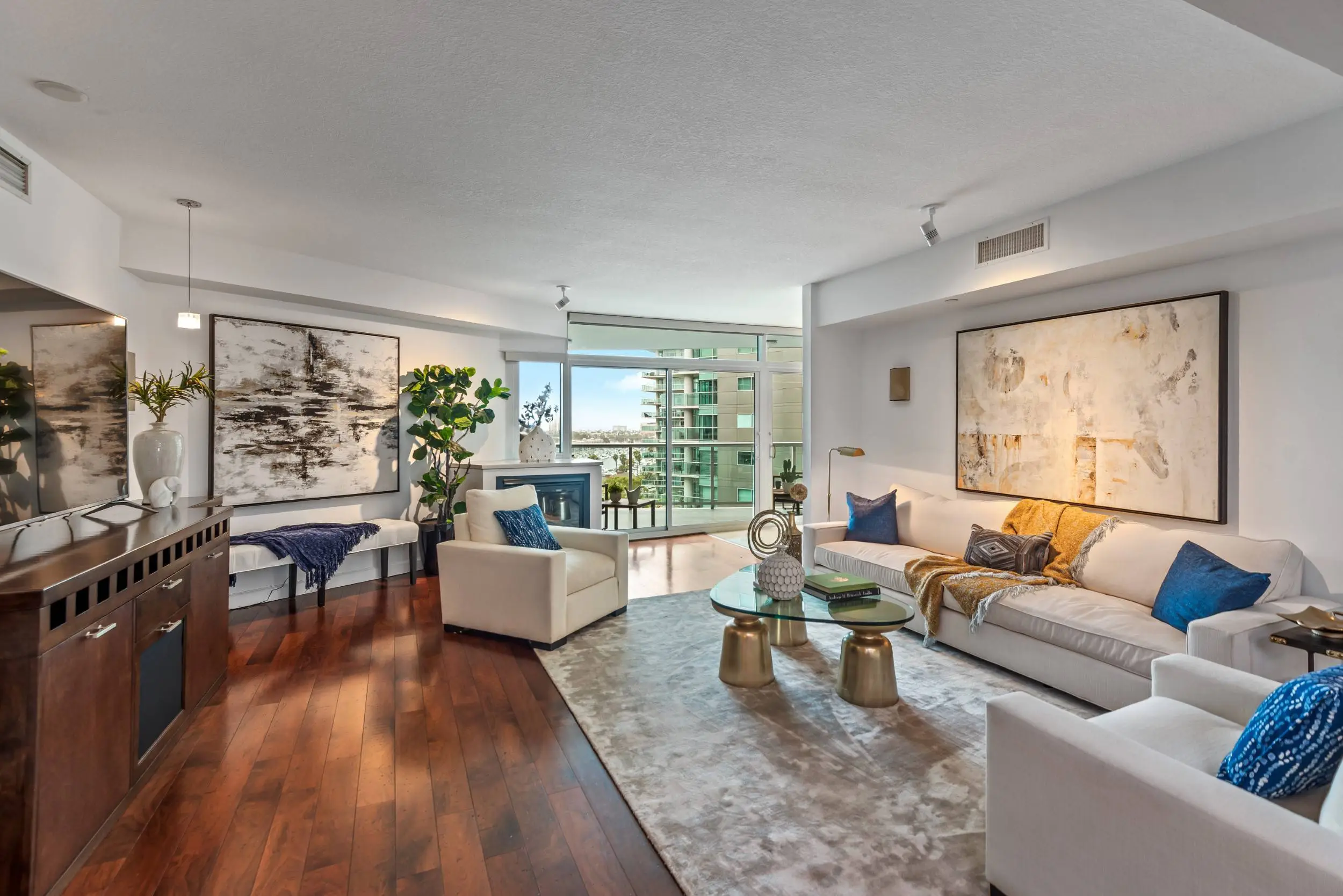13600 Marina Pointe Dr #1215